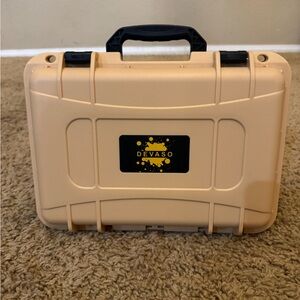 NWOT Devaso Tan Hard Shell Case for Nintendo Switch